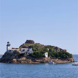 Ile avec un phare
